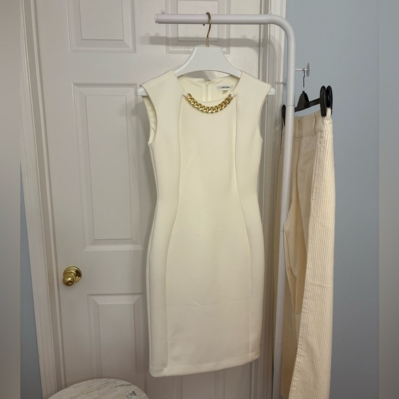 Calvin Klein Cream Midi Length Dress Gold Chain Accent Fitted Size 2 Sleeveless - Picture 3 of 9